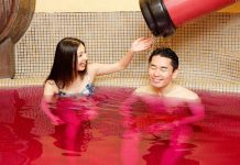 Spa μέσα σε κόκκινο κρασί