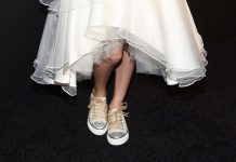 Κάνε red carpet εμφανίσεις με sneakers