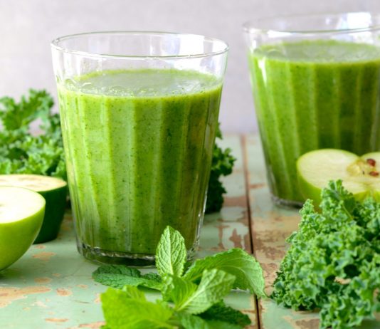Smoothie με σπανάκι, μήλο και ακτινίδιο