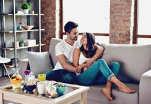 Ραντεβού στο σπίτι: 4 tips για την πιο αξέχαστη βραδιά της ζωής σου ραντεβού στο σπίτι tips