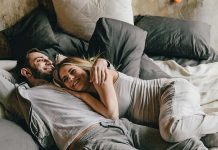 «Μπορούμε να κάνουμε έρωτα και τις «δύσκολες μέρες»; Ο ειδικός απαντά στο φλέγον ερώτημα σεξ με περίοδο μπορώ να κάνω