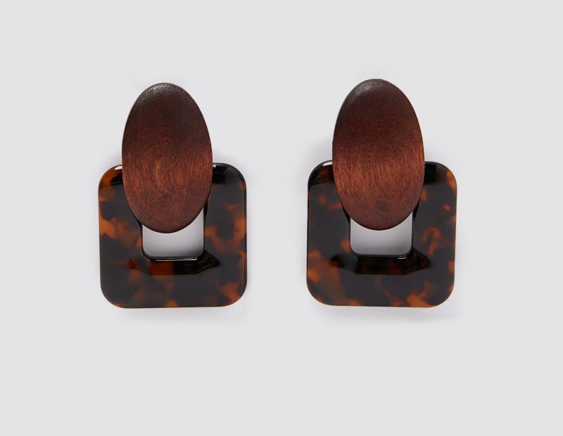 Γεωματρικά σκουλαρίκια από ταρταρούγα, Zara